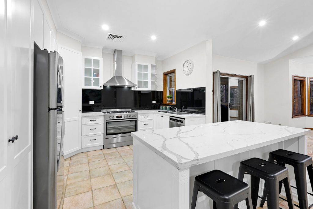 6 Morstone Place, Windsor Downs NSW 2756 - photo 4
