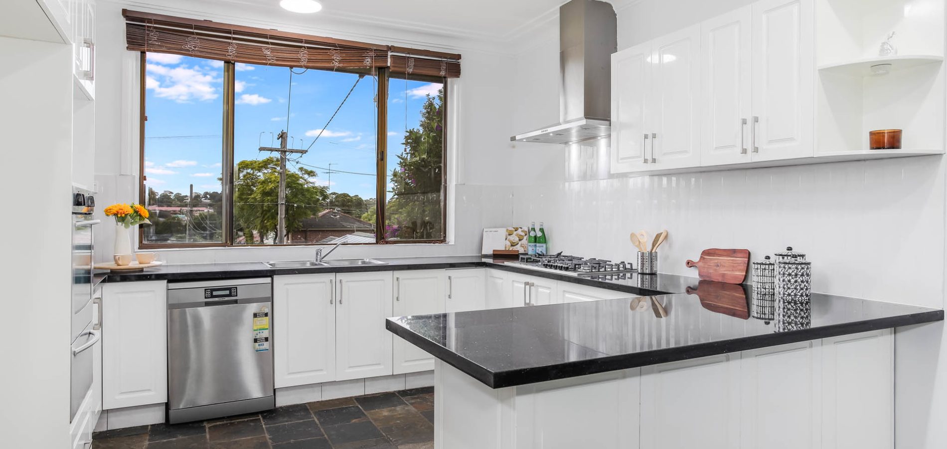 17 Maunder Avenue, Girraween NSW 2145 - photo 5