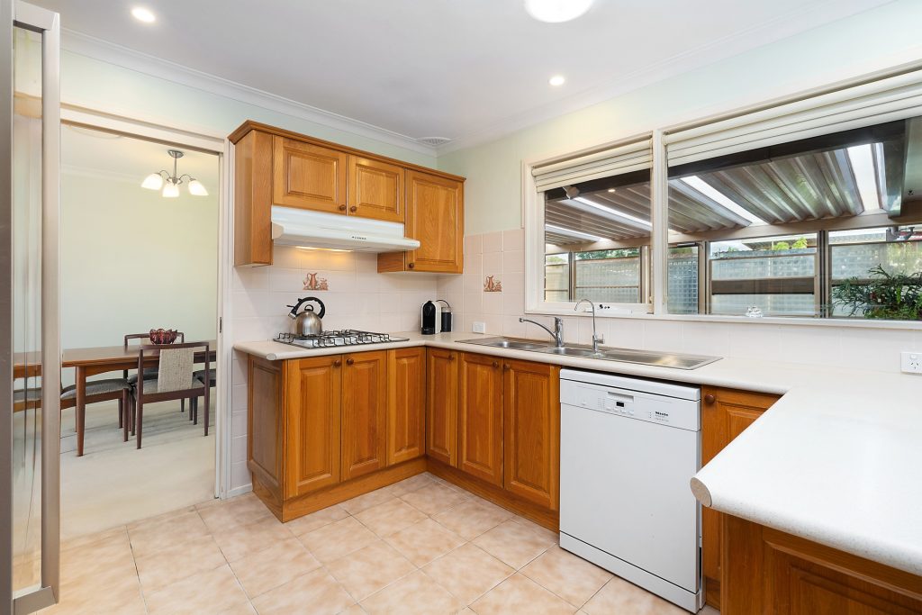 4 Rockley Avenue, Baulkham Hills NSW 2153 - photo 8