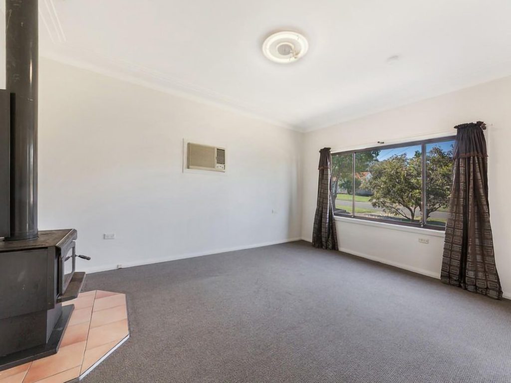 6 Highland Avenue, Toongabbie NSW 2146 - photo 5