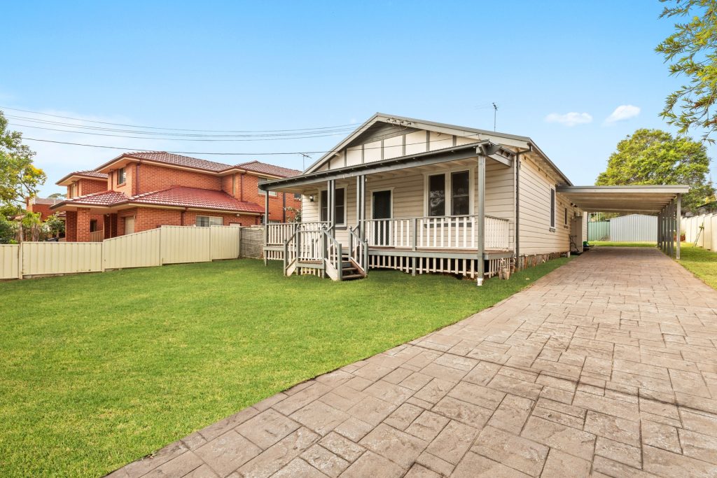 35 Wyena Road, Pendle Hill NSW 2145 - photo 2