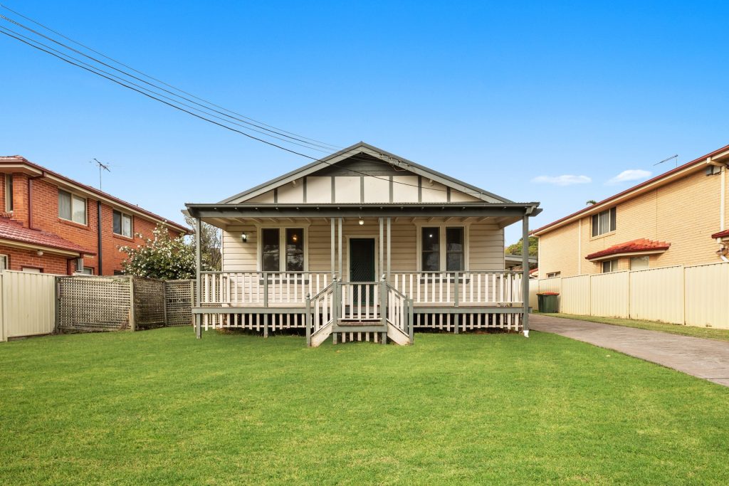35 Wyena Road, Pendle Hill NSW 2145 - photo 4