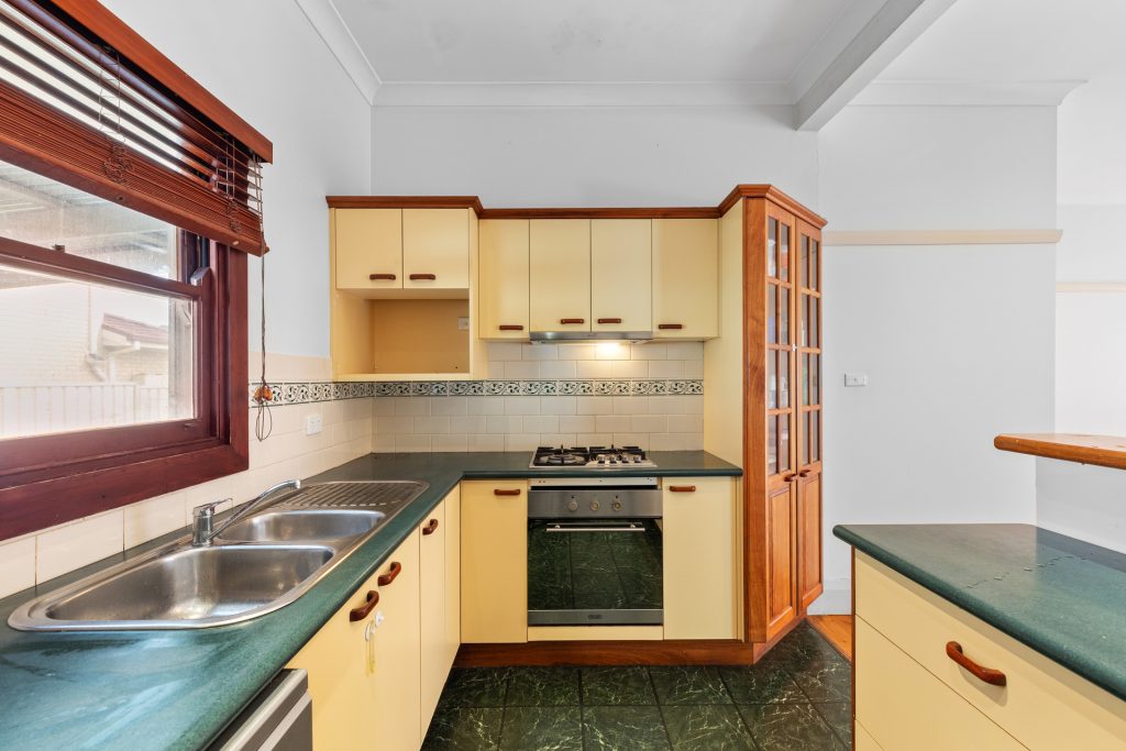 35 Wyena Road, Pendle Hill NSW 2145 - photo 9