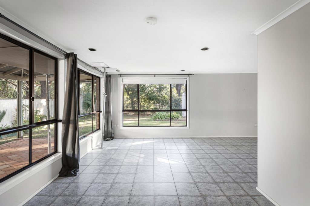 8 Caird Place, Seven Hills NSW 2147 - photo 2