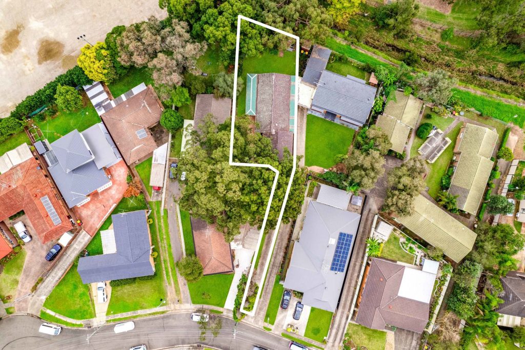 8 Caird Place, Seven Hills NSW 2147 - photo 11