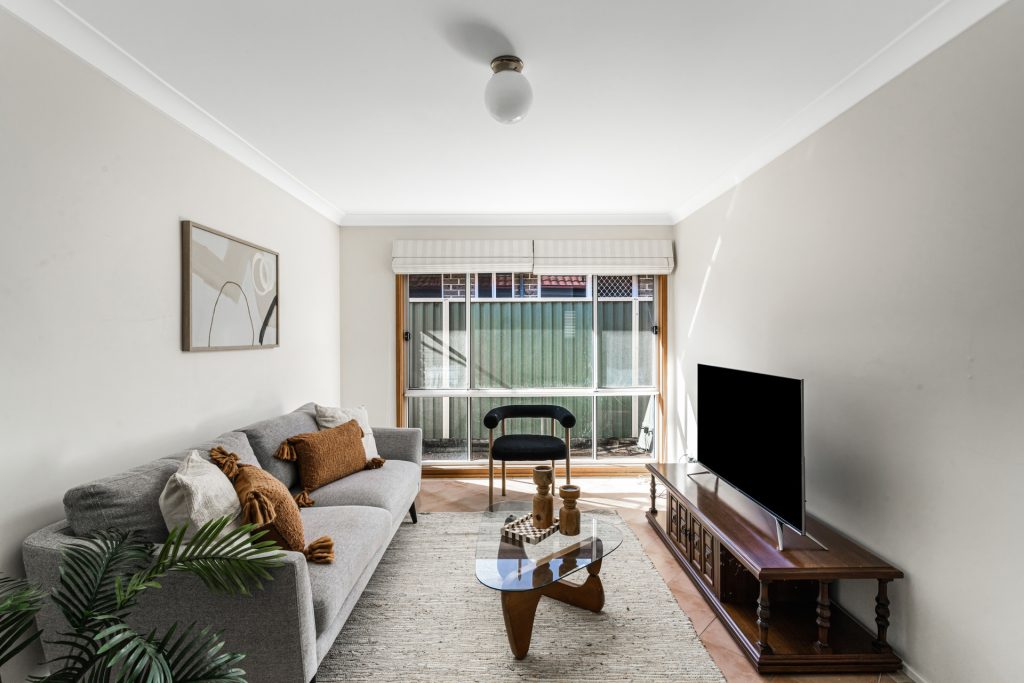 5 Venn Avenue, Lalor Park NSW 2147 - photo 2