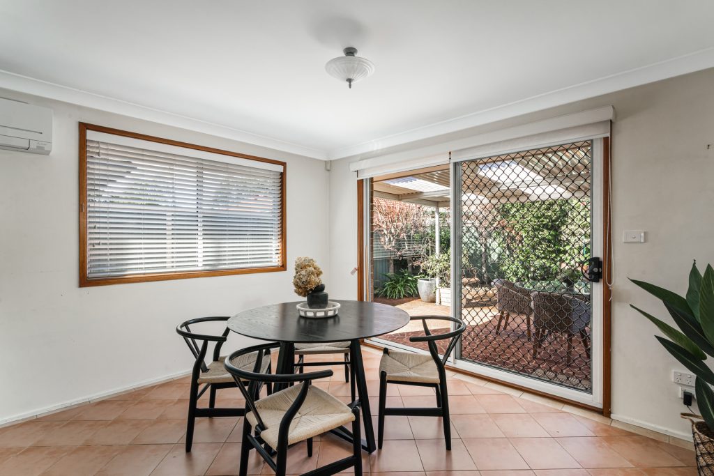 5 Venn Avenue, Lalor Park NSW 2147 - photo 4