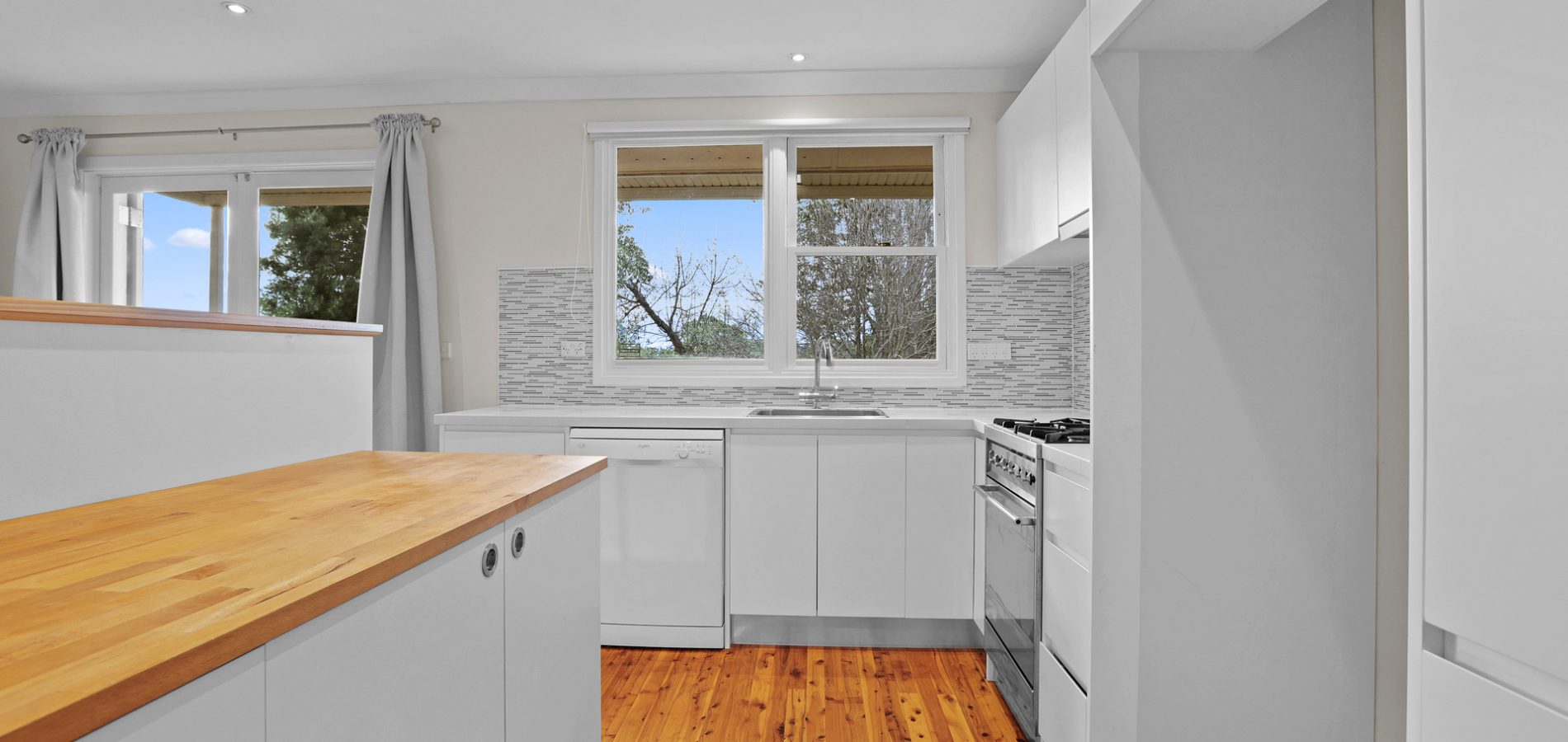 98 Lanhams Road, Winston Hills NSW 2153 - photo 4