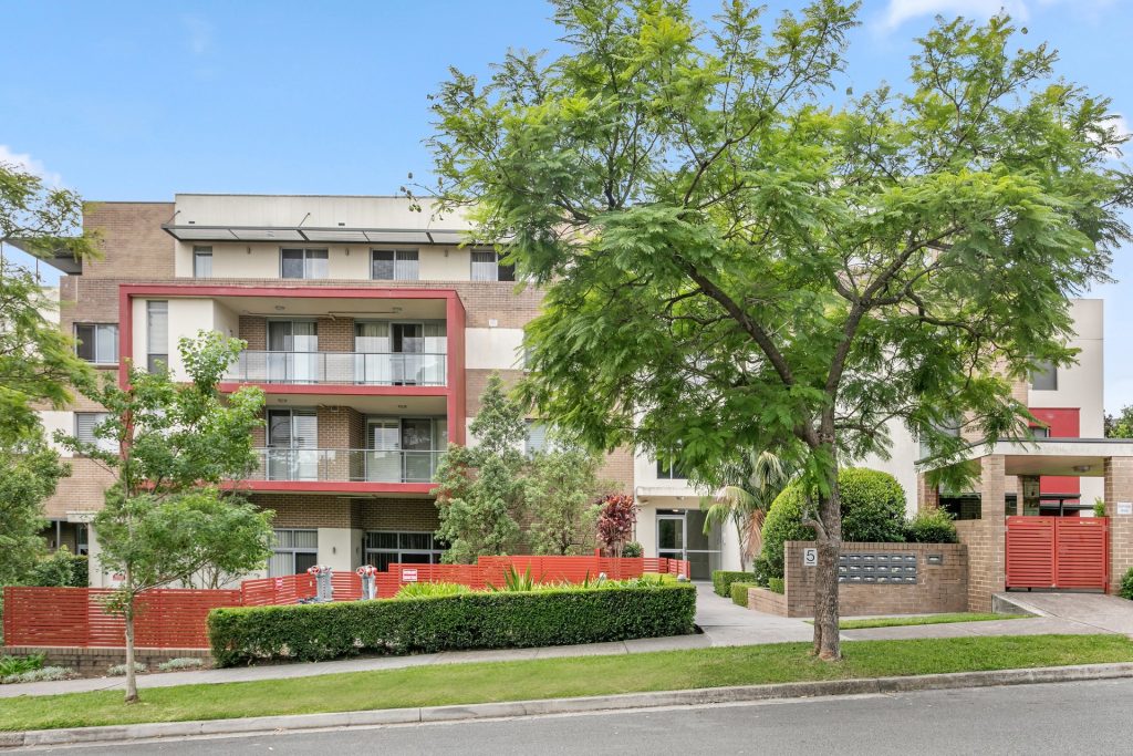 2/5 Sherwin Avenue, Castle Hill NSW 2154 - photo 12