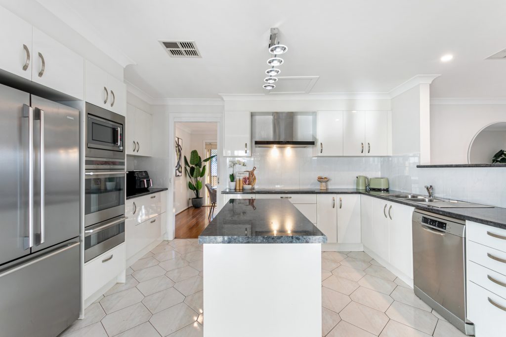 3 Merlin Court, Castle Hill NSW 2154 - photo 2