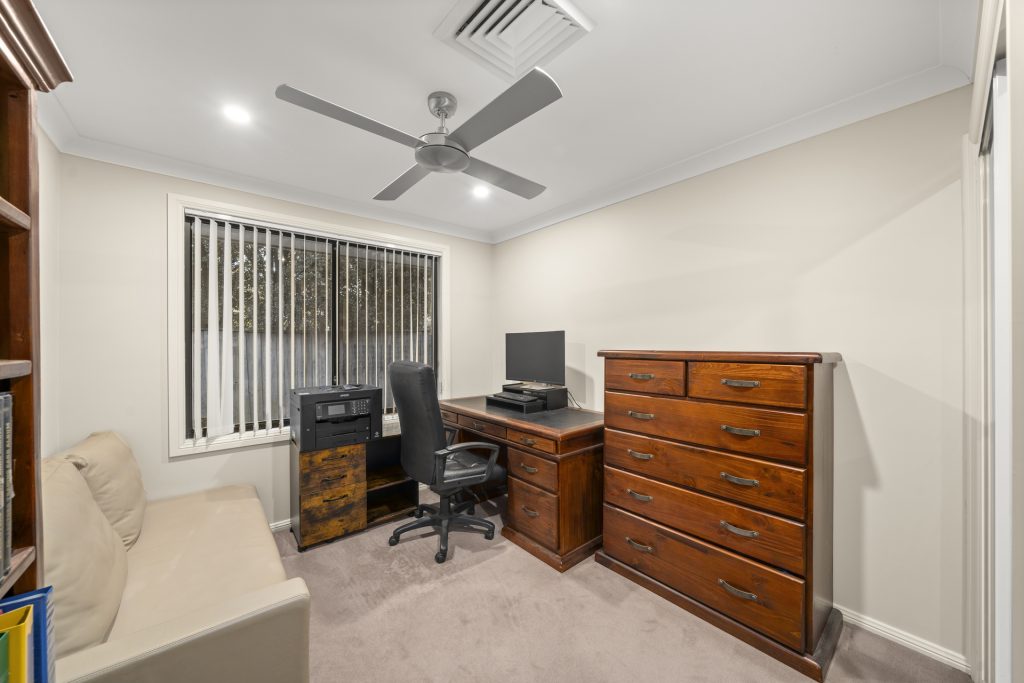 8 Dutton Road, Beaumont Hills NSW 2155 - photo 11