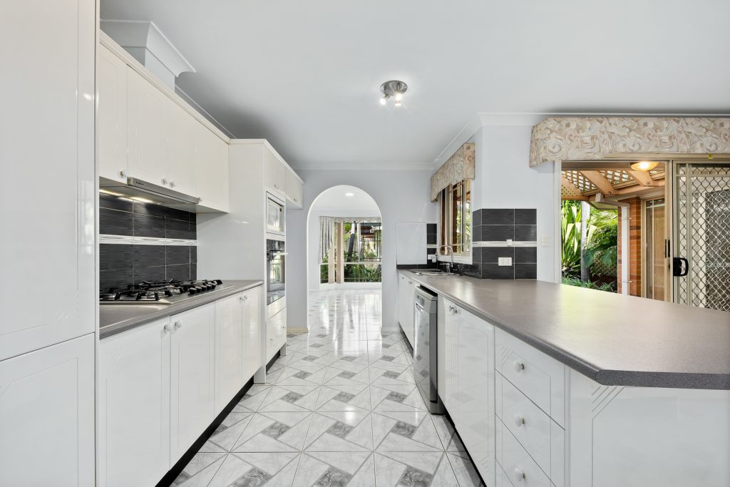5 Windmill Close, Seven Hills NSW 2147 - photo 4