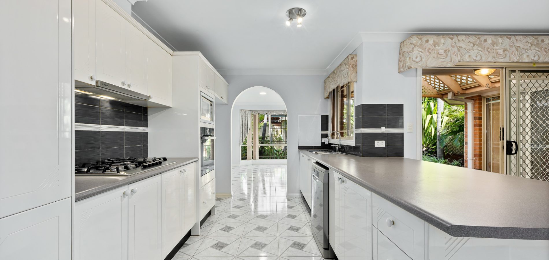 5 Windmill Close, Seven Hills NSW 2147 - photo 4
