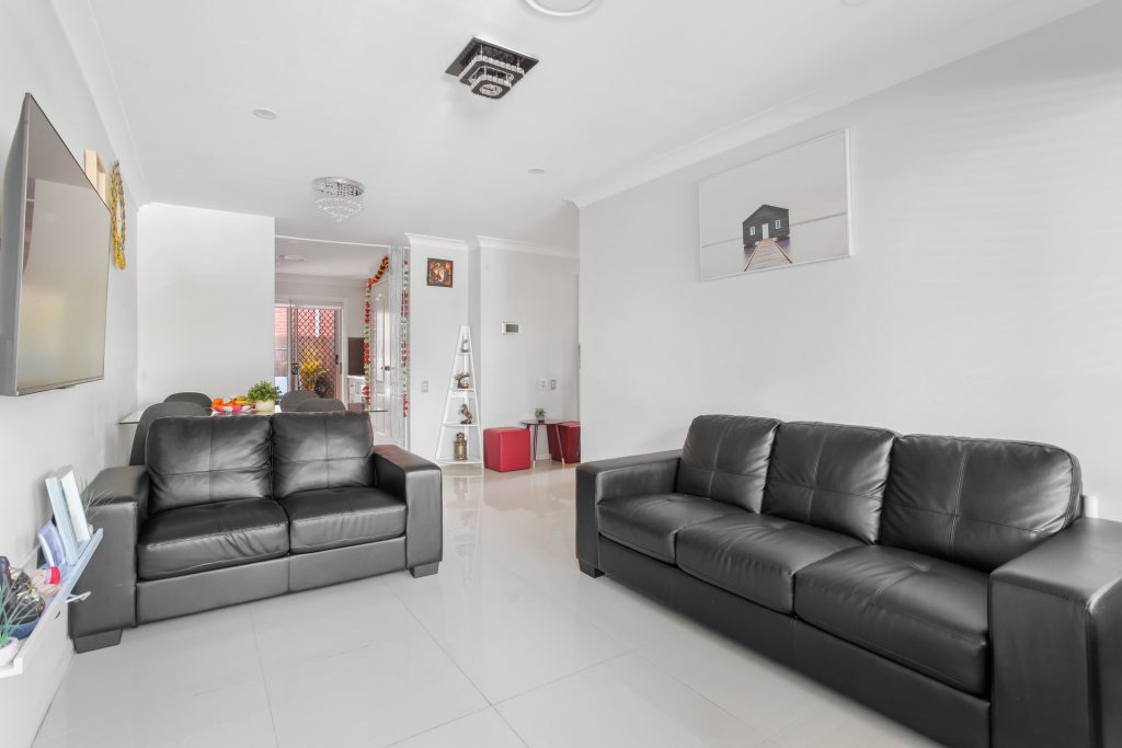 4/166 Targo Road, Girraween NSW 2145 - photo 4