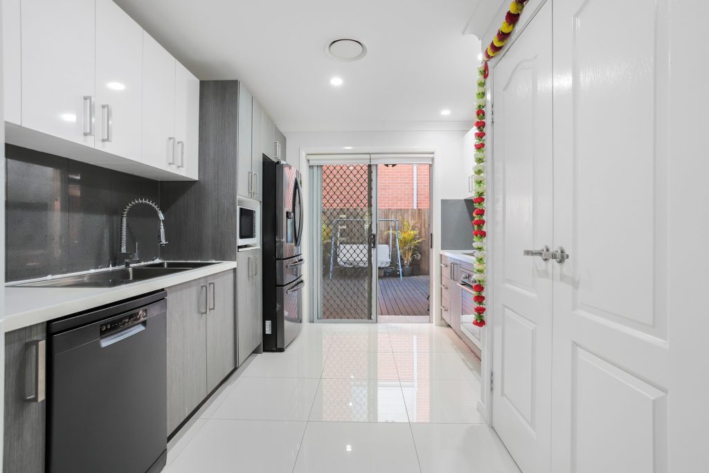 4/166 Targo Road, Girraween NSW 2145 - photo 5