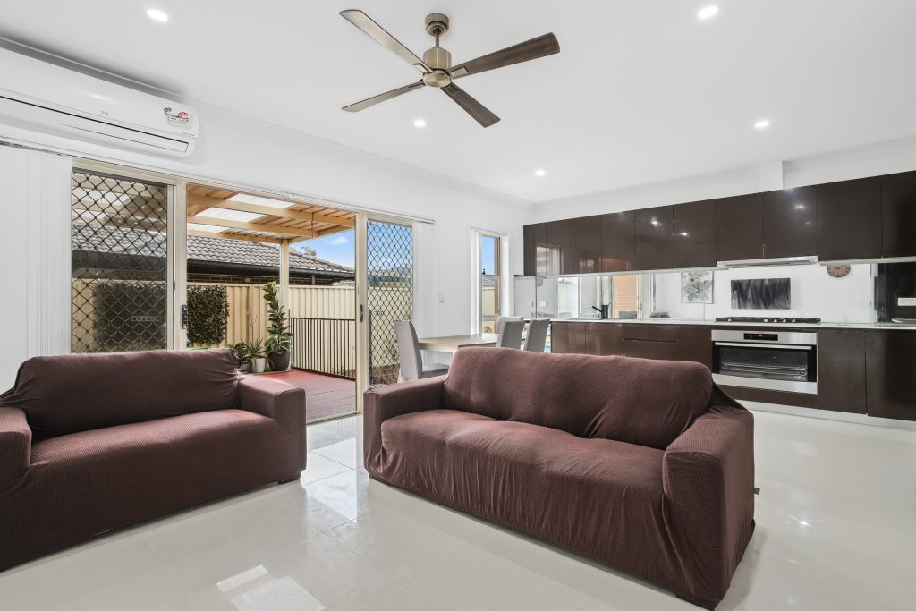 8/21 Carinya Road, Girraween NSW 2145 - photo 2