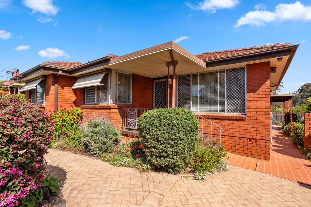 70 Grantham Road, Seven Hills NSW 2147 - photo 2