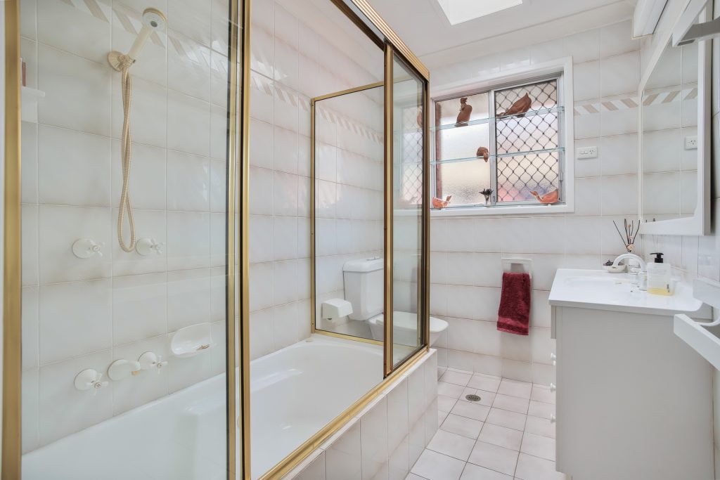 70 Grantham Road, Seven Hills NSW 2147 - photo 8