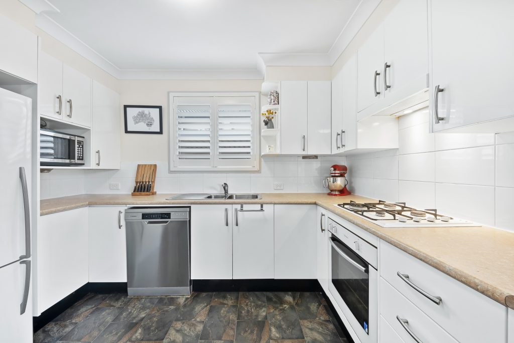 37 Athabaska Avenue, Seven Hills NSW 2147 - photo 3