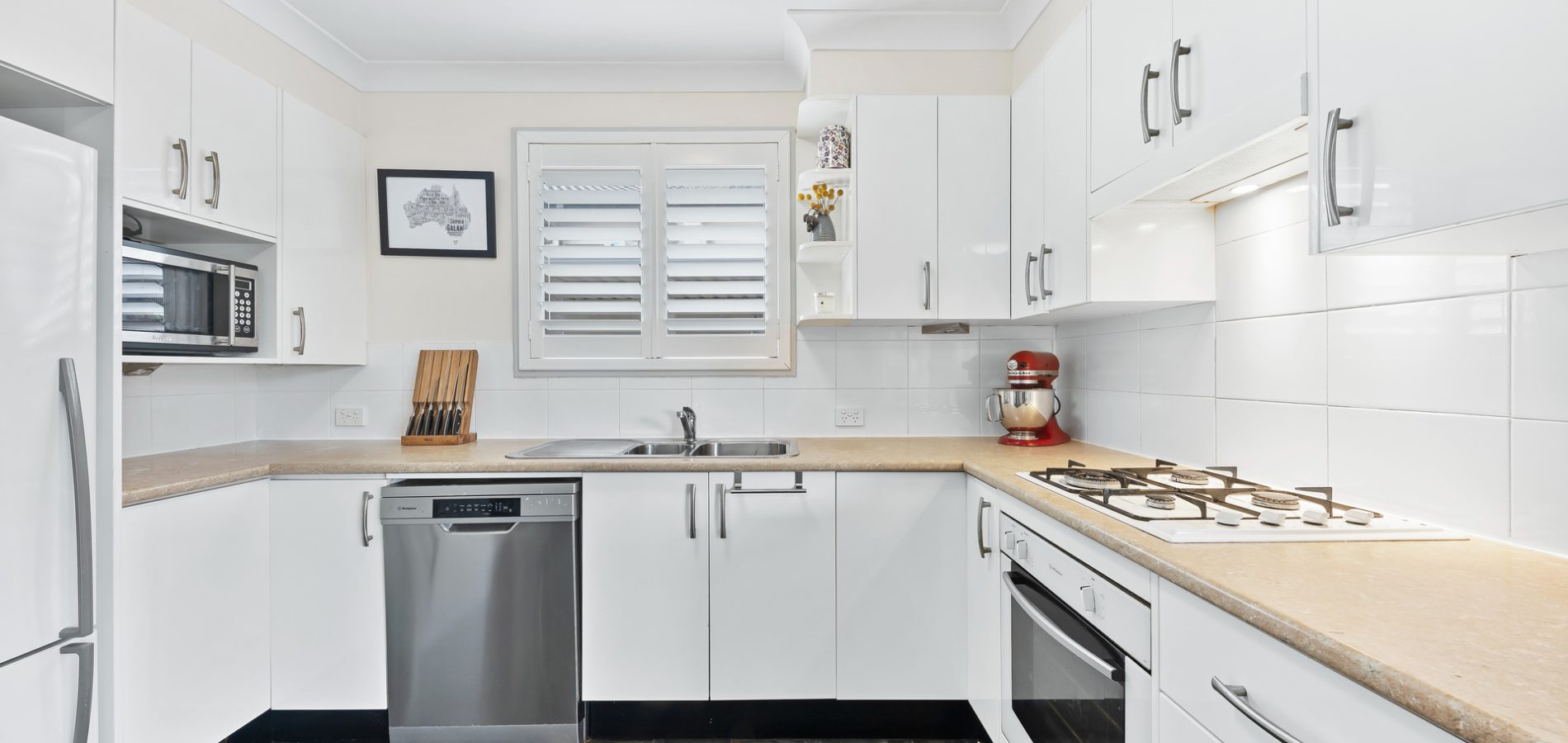 37 Athabaska Avenue, Seven Hills NSW 2147 - photo 3