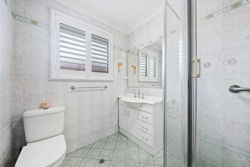 37 Athabaska Avenue, Seven Hills NSW 2147 - photo 6