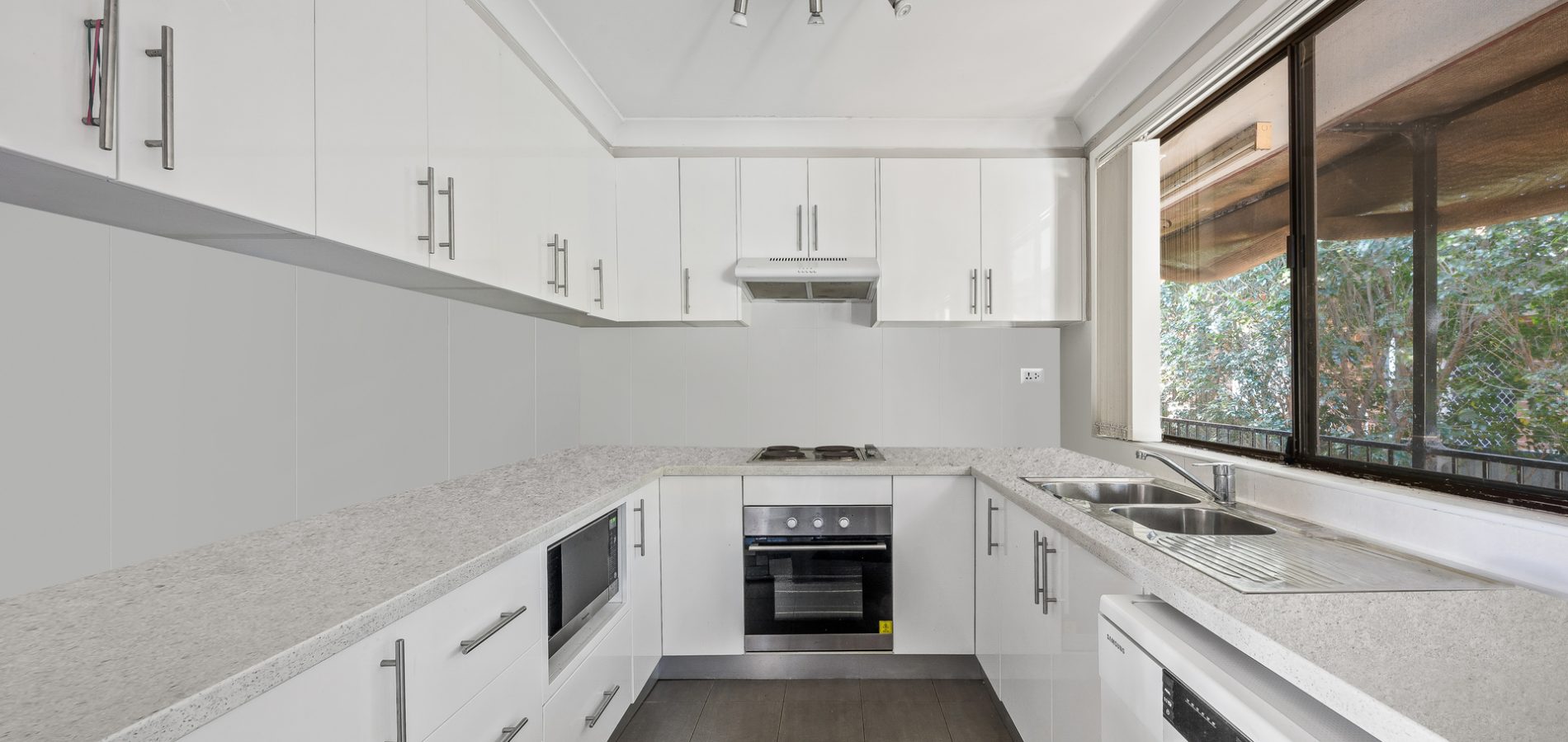 17 Hull Place, Seven Hills NSW 2147 - photo 2