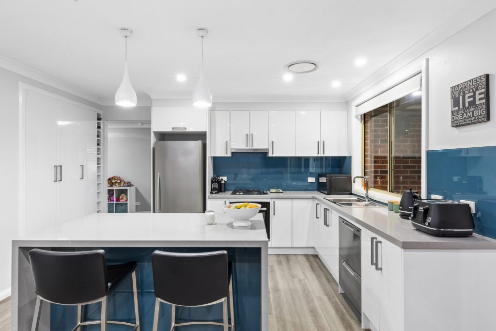 27 Mansion Court, Quakers Hill NSW 2763 - photo 4