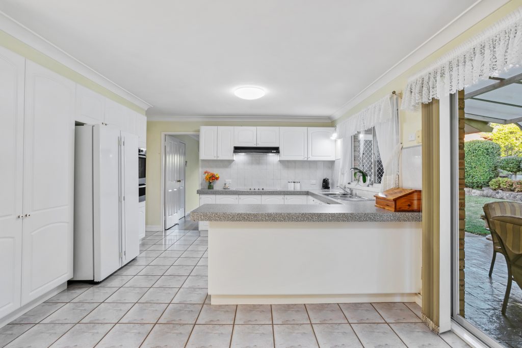 4 Cooper Court, Castle Hill NSW 2154 - photo 2