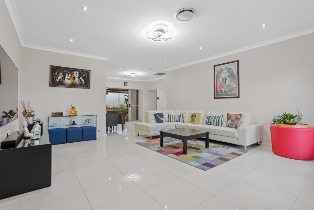 3/28 Carinya Road, Girraween NSW 2145 - photo 2