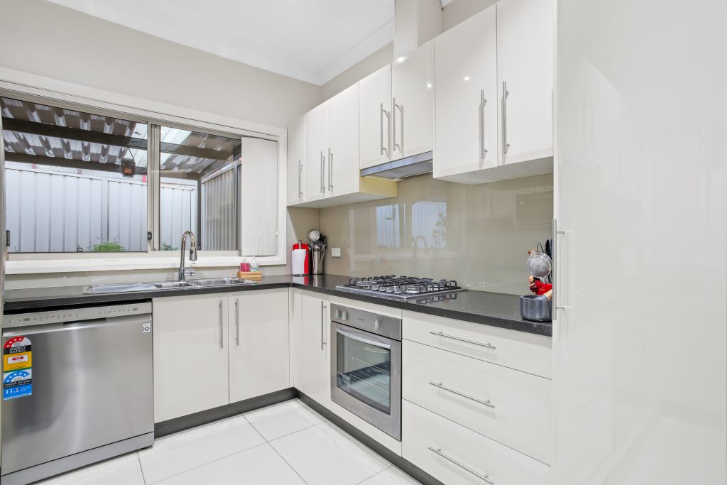 3/28 Carinya Road, Girraween NSW 2145 - photo 4