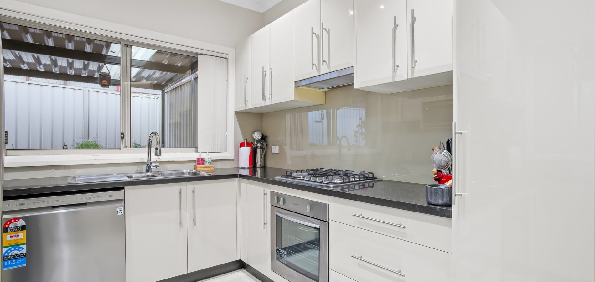 3/28 Carinya Road, Girraween NSW 2145 - photo 4