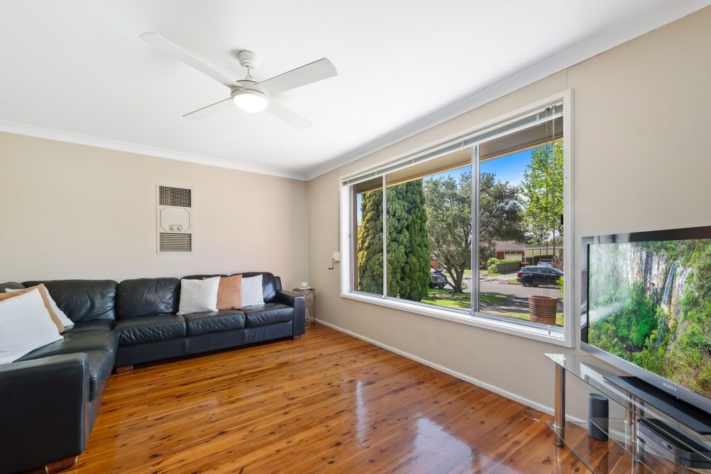 35 Myuna Crescent, Seven Hills NSW 2147 - photo 2