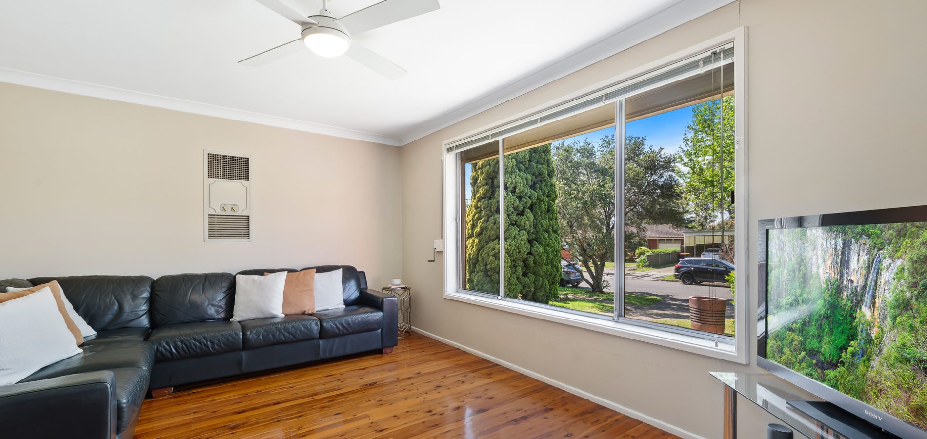 35 Myuna Crescent, Seven Hills NSW 2147 - photo 2