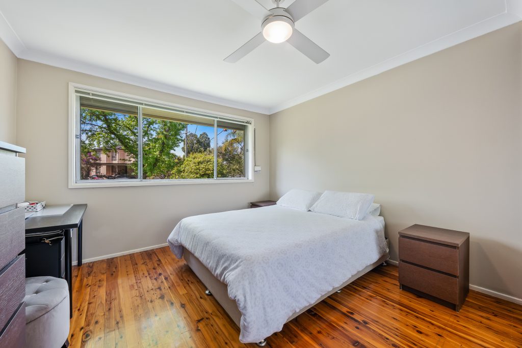 35 Myuna Crescent, Seven Hills NSW 2147 - photo 4