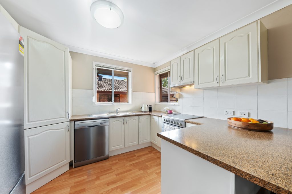 35 Myuna Crescent, Seven Hills NSW 2147 - photo 5