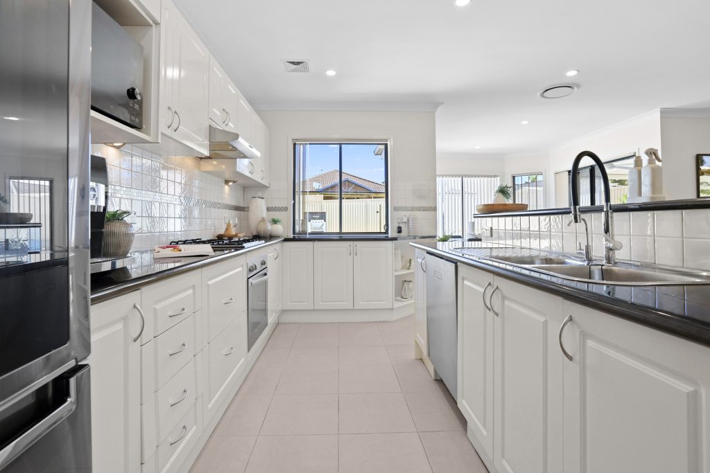 32 Damien Drive, Parklea NSW 2768 - photo 9