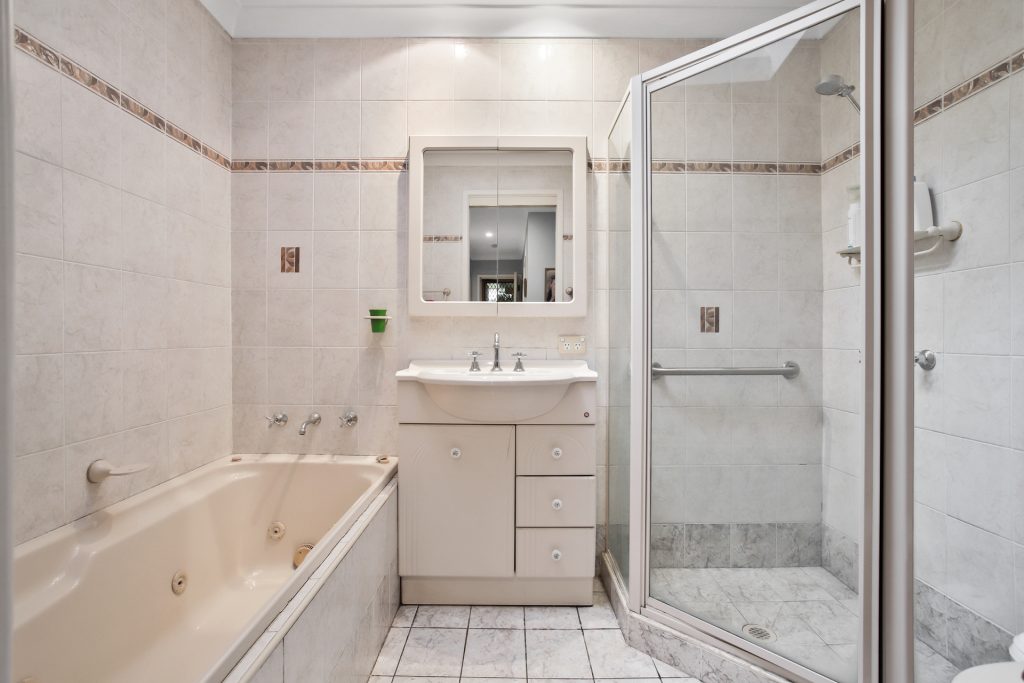 5 Grandview Avenue, Seven Hills NSW 2147 - photo 8