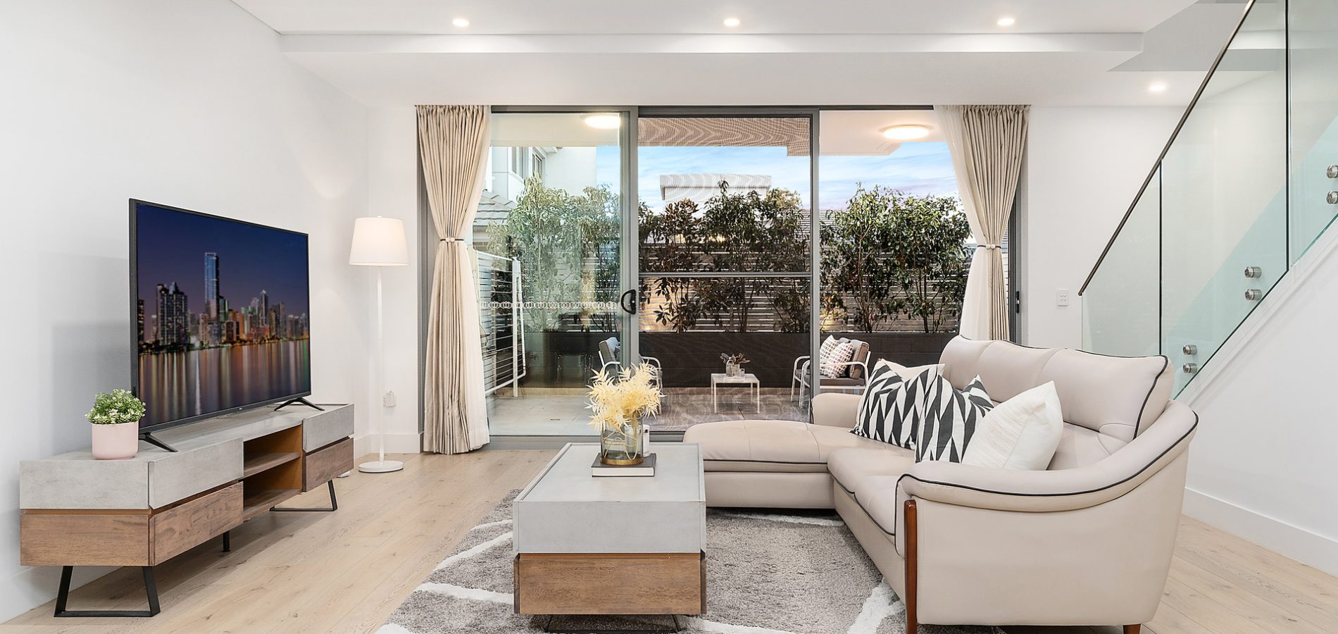 3/10 Cecil Avenue, Castle Hill NSW 2154 - photo 2