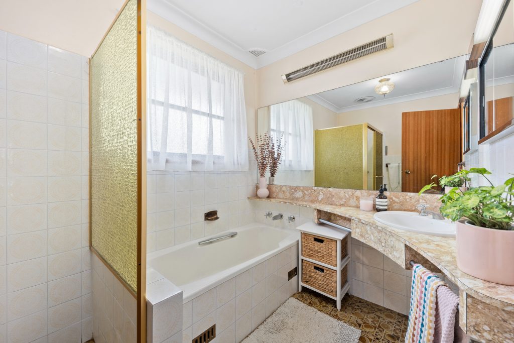 8 Ravel Street, Seven Hills NSW 2147 - photo 5