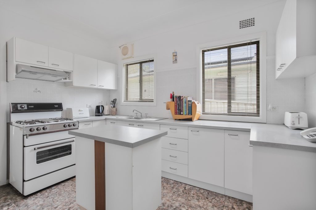 17 Pendle Way, Pendle Hill NSW 2145 - photo 4