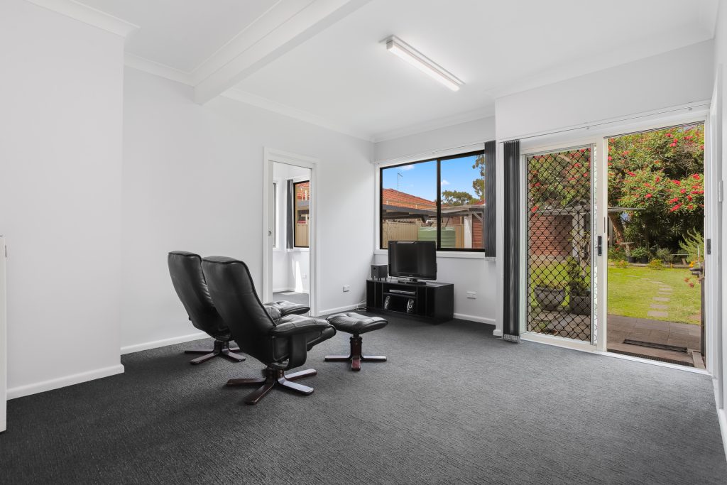 17 Pendle Way, Pendle Hill NSW 2145 - photo 9