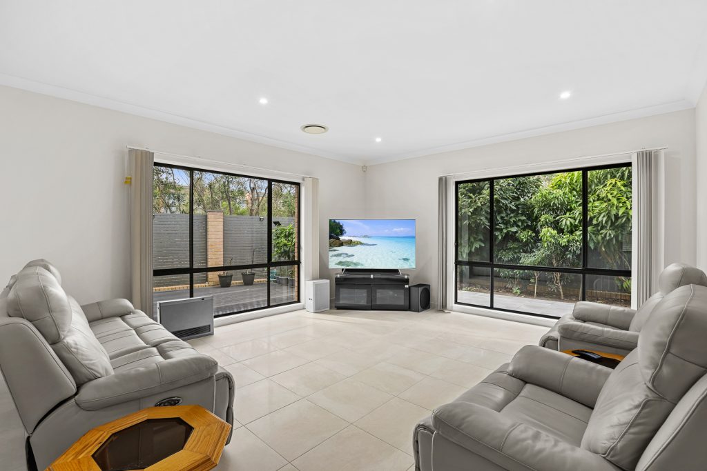 8 Jubilee Drive, Jordan Springs NSW 2747 - photo 5