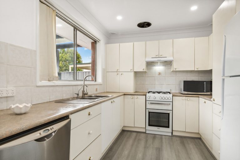 31 Mulheron Avenue, Baulkham Hills NSW 2153 - photo 4