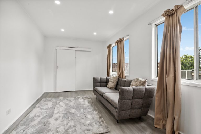 31 Mulheron Avenue, Baulkham Hills NSW 2153 - photo 5