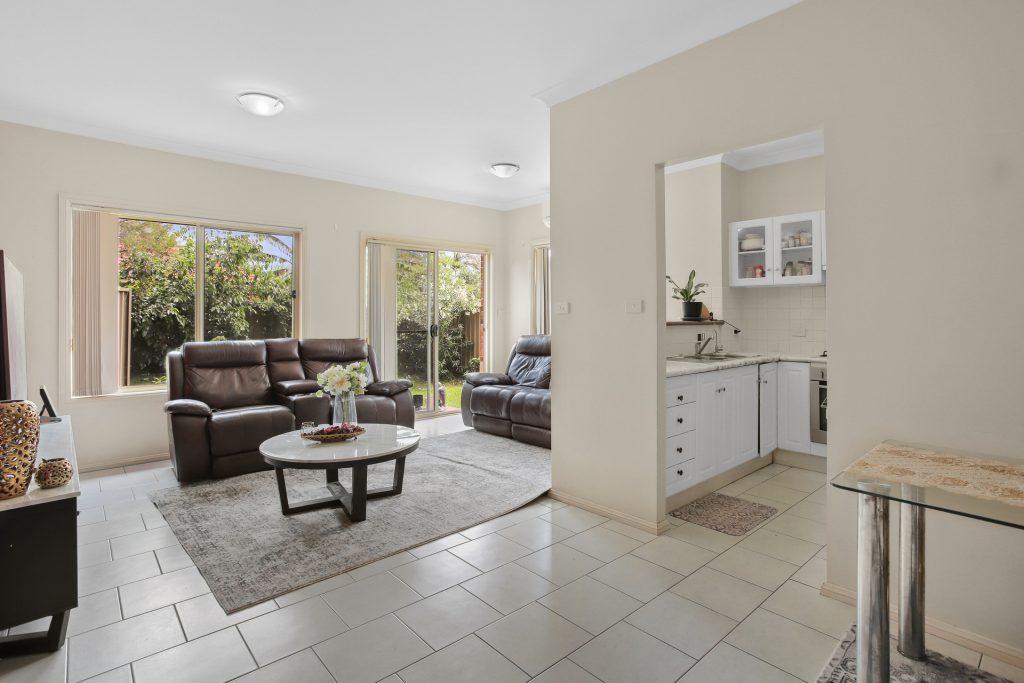 4/26 Carinya Road, Girraween NSW 2145 - photo 2