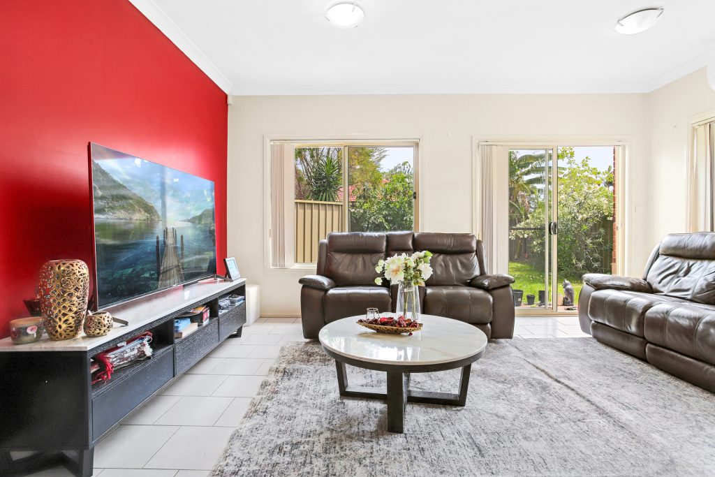 4/26 Carinya Road, Girraween NSW 2145 - photo 3