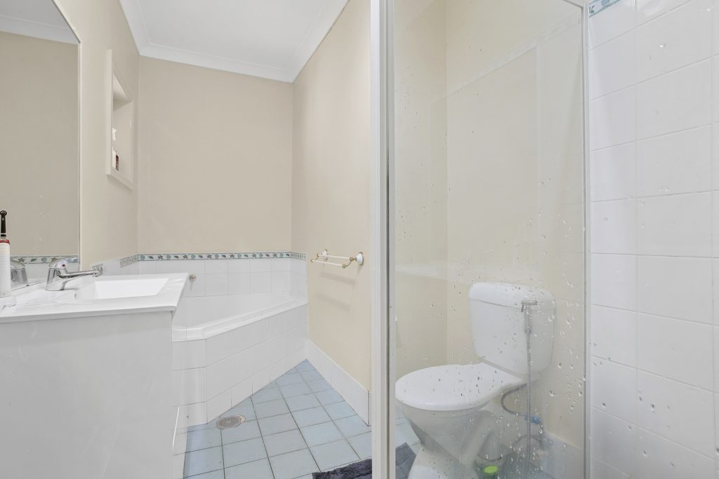 4/26 Carinya Road, Girraween NSW 2145 - photo 8