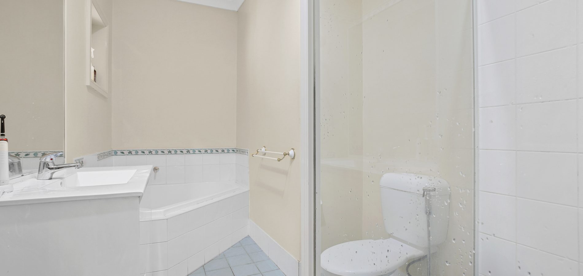 4/26 Carinya Road, Girraween NSW 2145 - photo 8