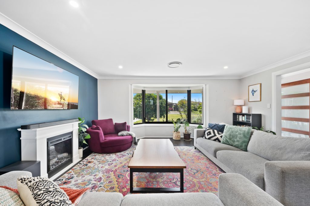 35 Topaz Crescent, Seven Hills NSW 2147 - photo 2