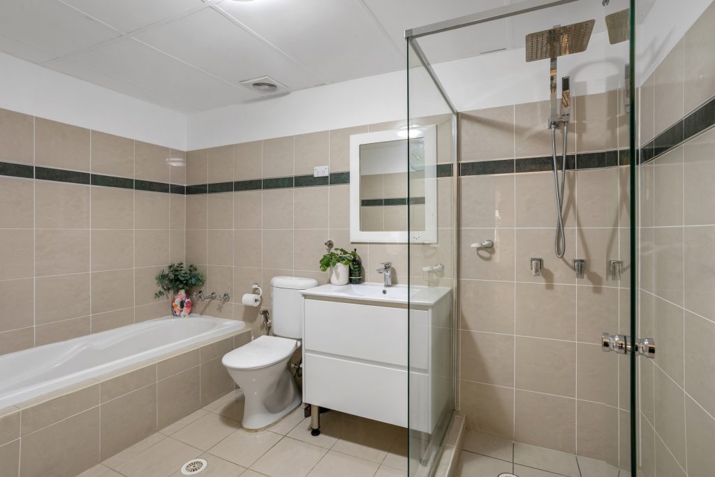 6/3 Cheriton Avenue, Castle Hill NSW 2154 - photo 8